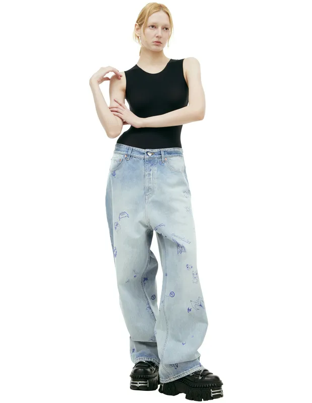 Джинсы VETEMENTS с принтами-рисунками, голубой, арт. UA66PA550L
