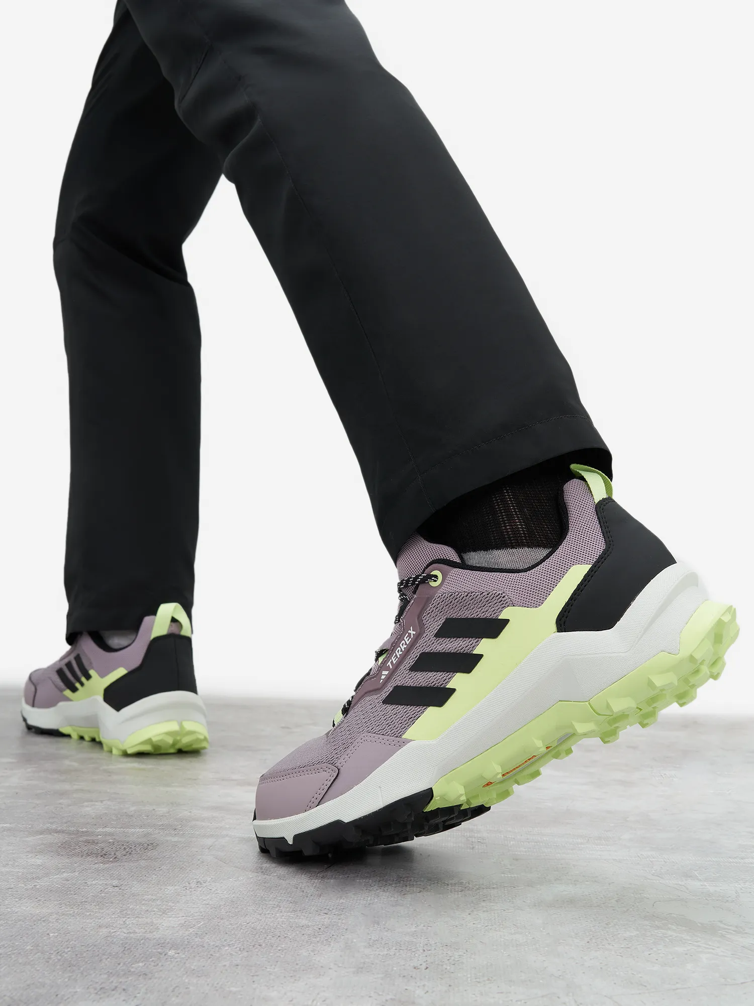 Полуботинки женские Adidas Terrex AX4, серый, арт. IE2571A01