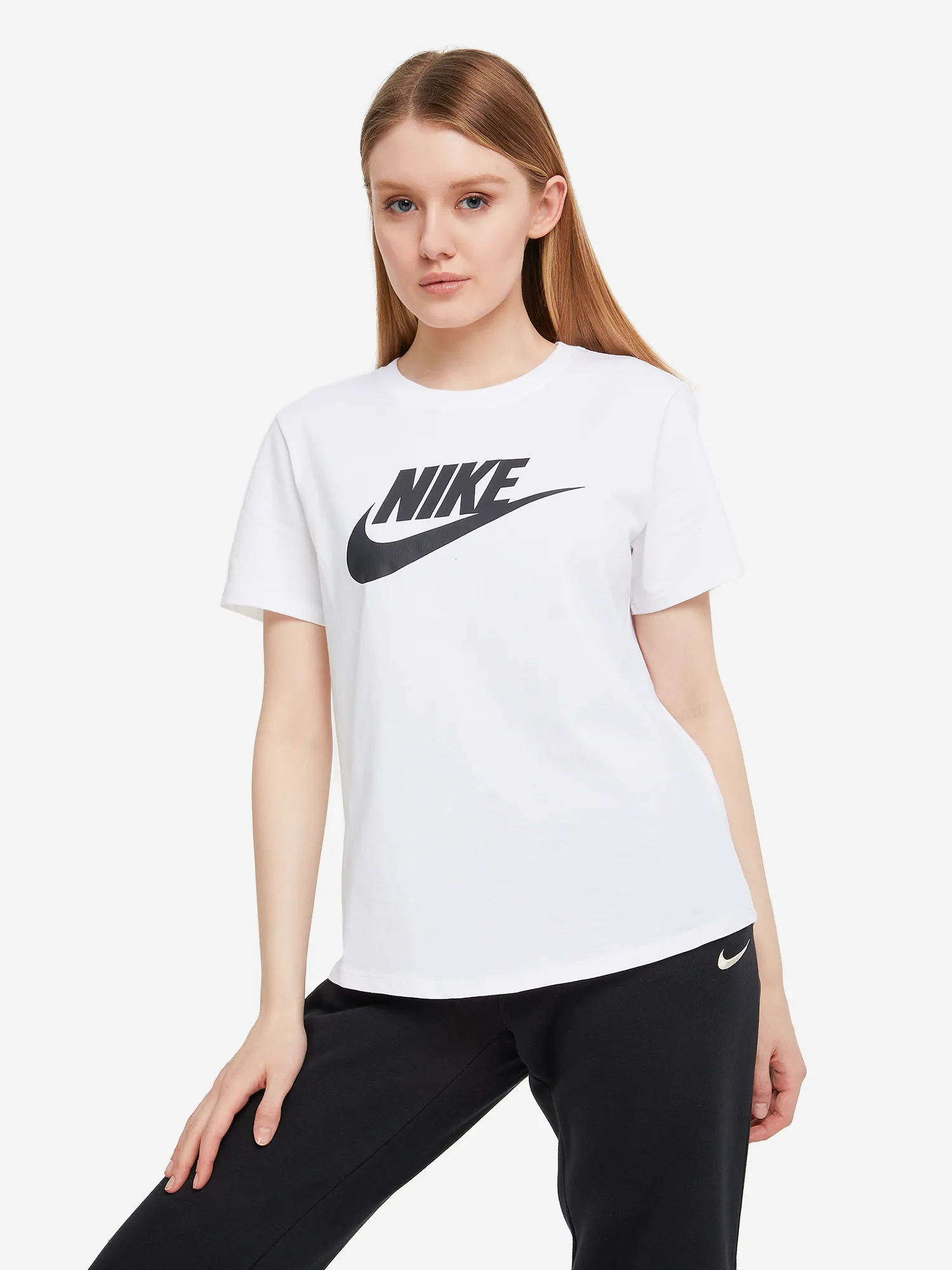 Футболка женская Nike Club Essentials, белый, арт. DX7906N06-100