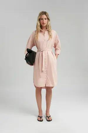 розовый (нежно-розовый)